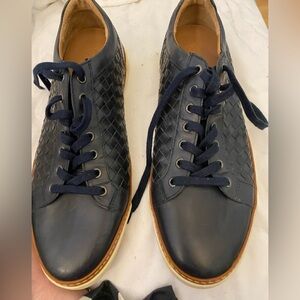 Allen Edmonds brand leather lace up men’s shoes. Size 10.5. Worn once. Navy